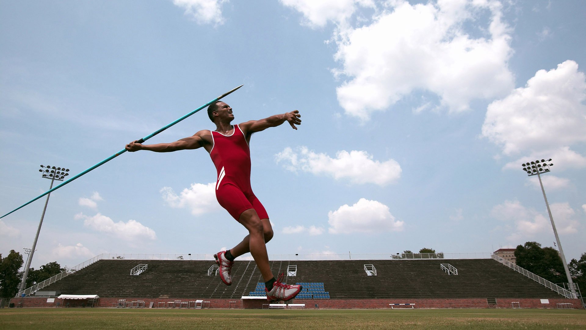 世界室内田径赛：男子撑杆跳又破世界纪录 6米40“天花板”被冲击